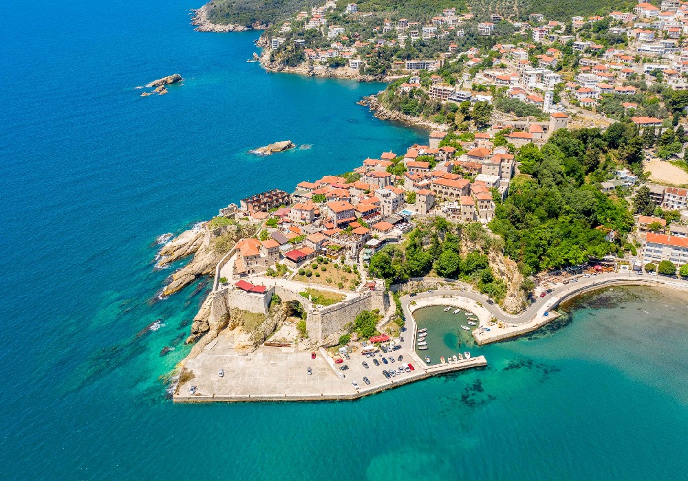Ulcinj – Plaje lungi, atmosferă orientală și briză de sud