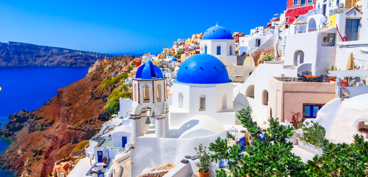 Santorini – Apusuri legendare, peisaje vulcanice și romantism cicladic